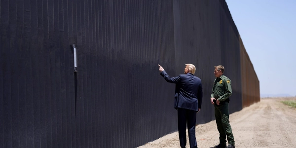 Trump afirma que muro fronterizo fue gran ayuda para que Estados Unidos no estuviera 'inundado' con casos de Covid-19