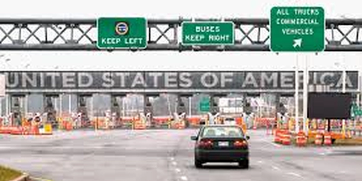 US Custom agents have been denying entry to Canadian Muslims crossing the border