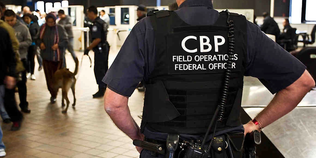 Oficiales de CBP en el Puente Internacional Hidalgo arrestan a mujeres contrabandistas