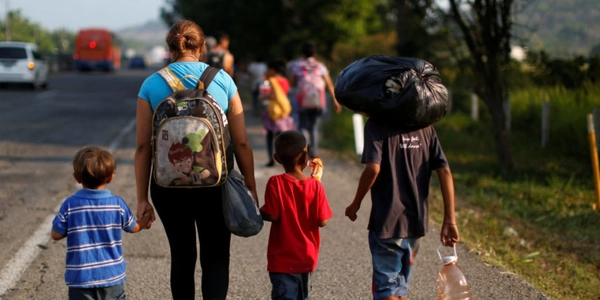 Mujer es detenida en Laredo, Texas después de tratar de cruzar a niña de contrabando
