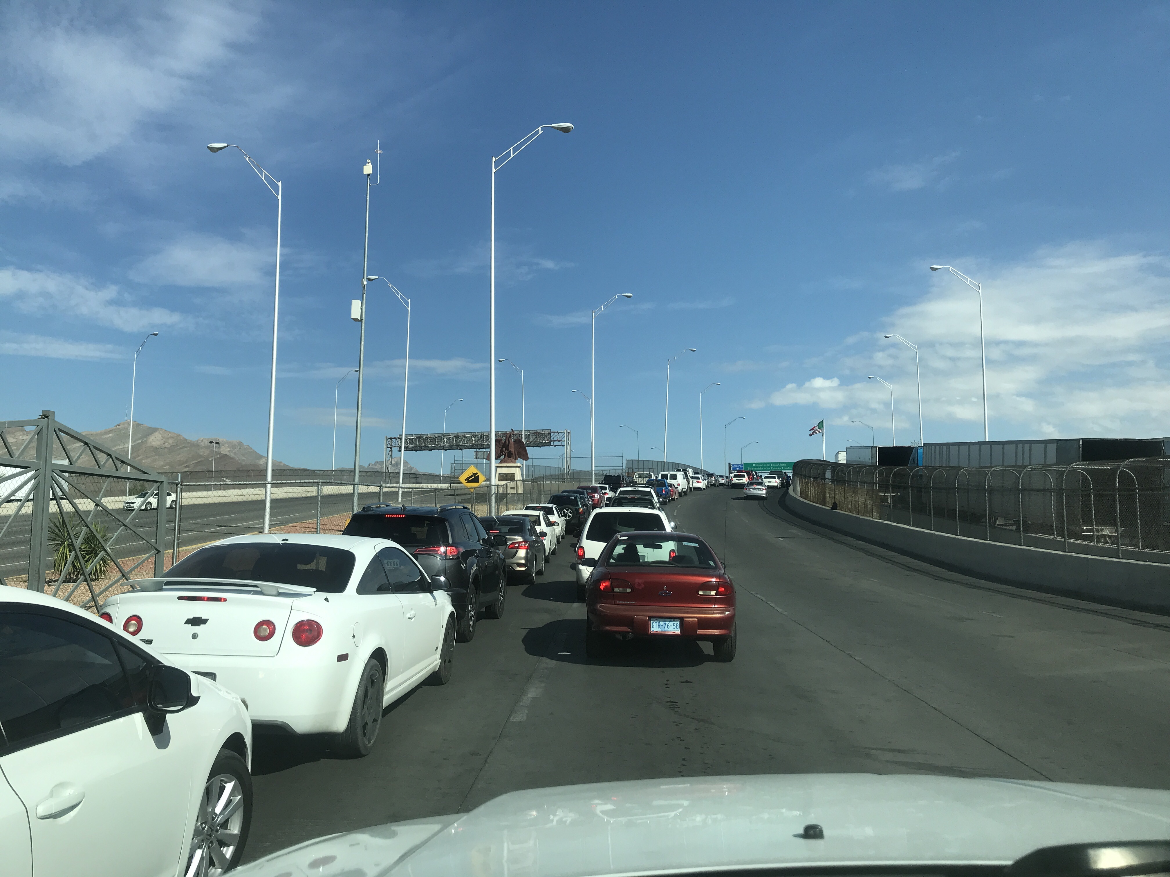 Puente libre ready line primer carril hasta aduana segundo carril primer águila, normal casi medio puente 