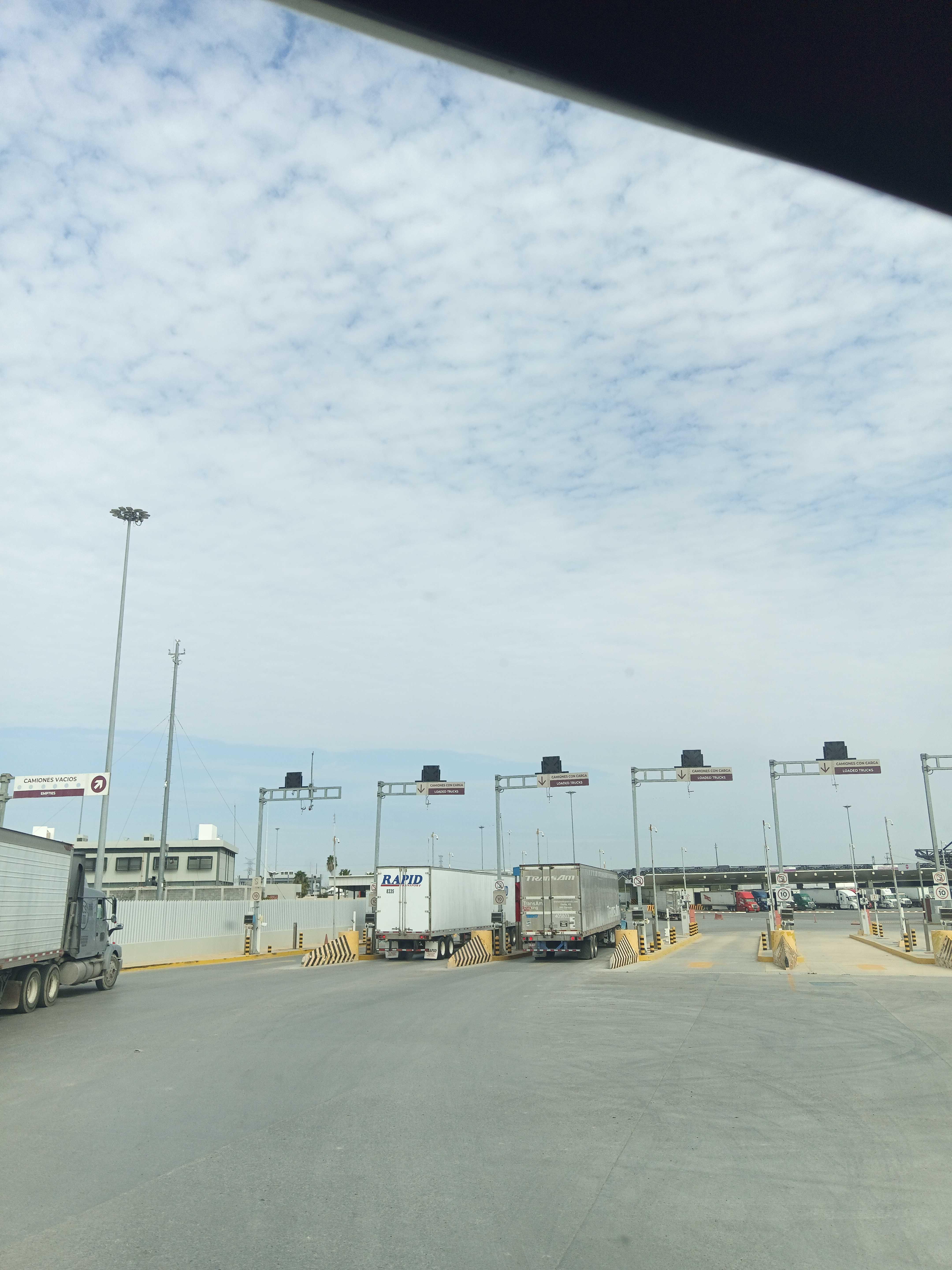 espera de 25 minutos lado mx 
puente comercial