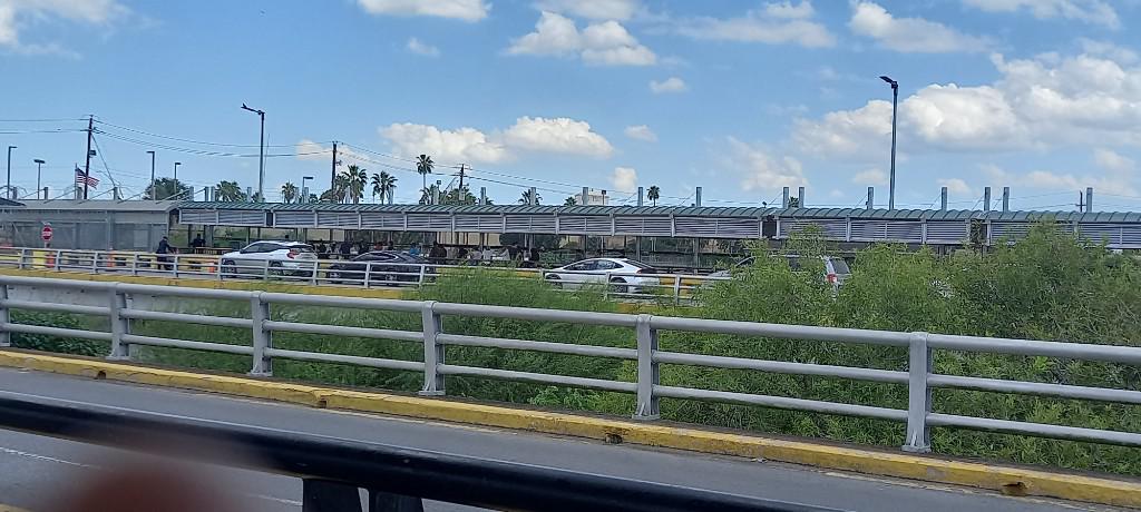 Border wait times B&M No hay tanda fila en cuce caminando en el punte nuevo  hay más fila para cruzar en carro