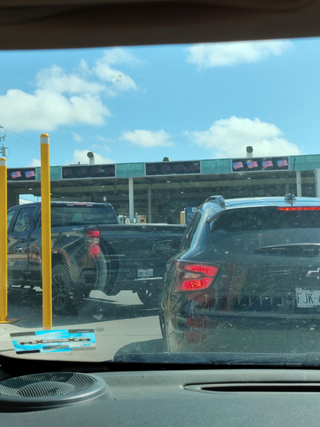 Border wait times Puente I Para llegar aquí hice un total de una hora y media aprox, hay 3 líneas abiertas